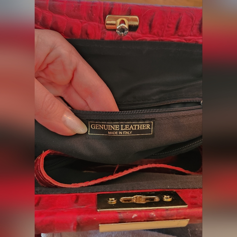 Red Leather Embossed Women's Bag - Picture 5 of 8